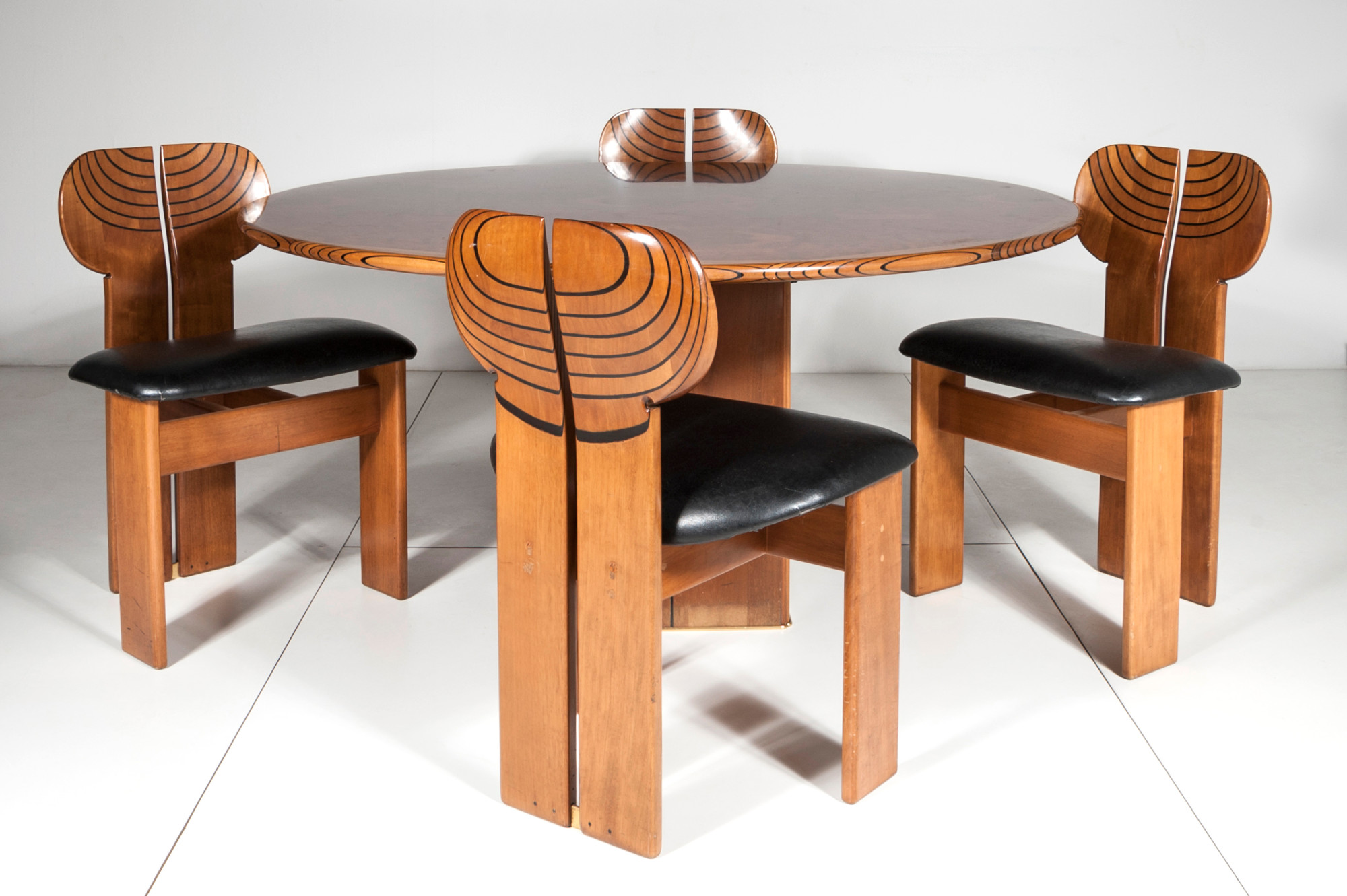 4 chairs and Circular Dining table Model 