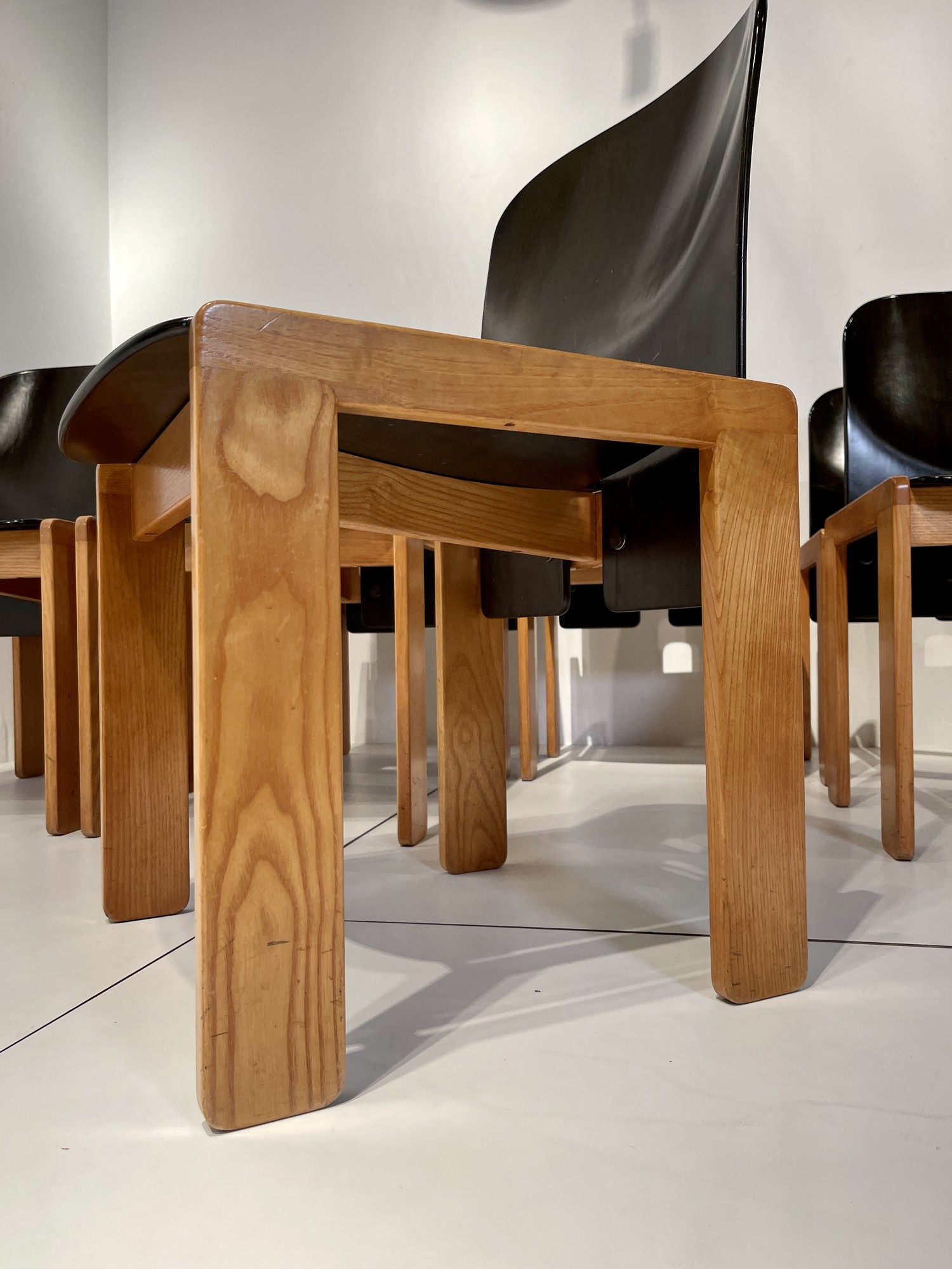 8 chairs model 121 dining chairs designed by Afra and Tobia Scarpa and manufactured by Cassina, Italy 1965