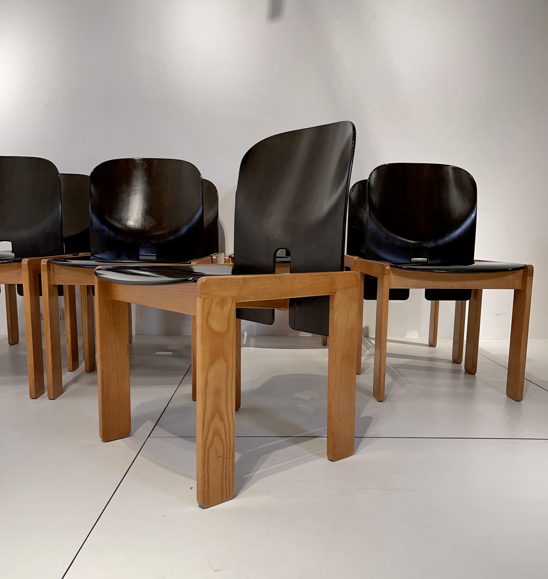 8 chairs model 121 dining chairs designed by Afra and Tobia Scarpa and manufactured by Cassina, Italy 1965