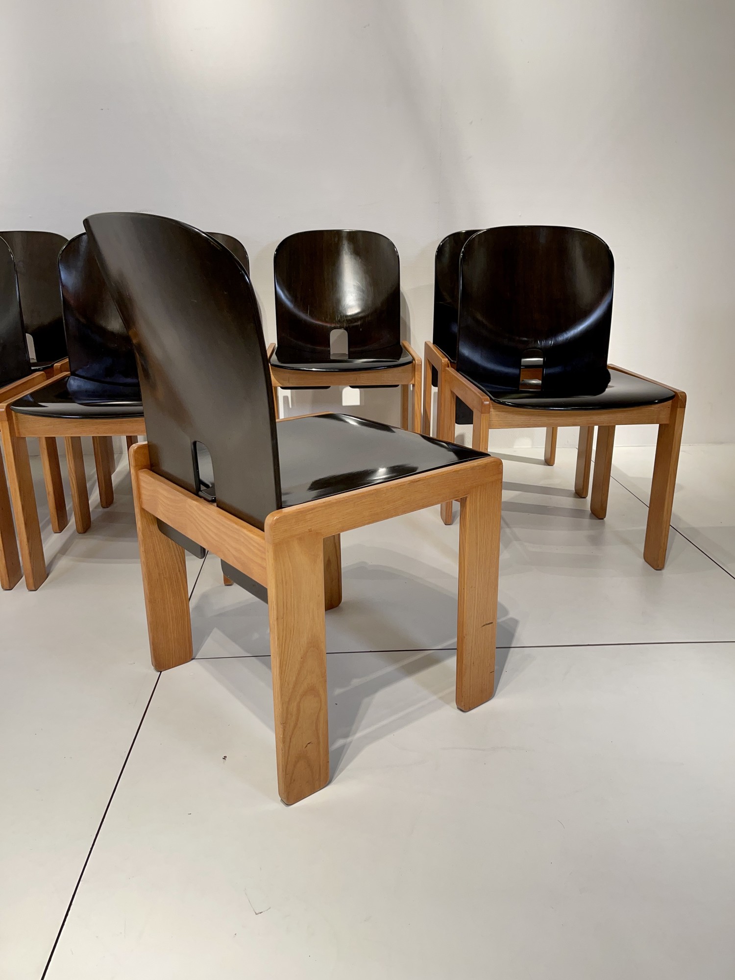 8 chairs model 121 dining chairs designed by Afra and Tobia Scarpa and manufactured by Cassina, Italy 1965