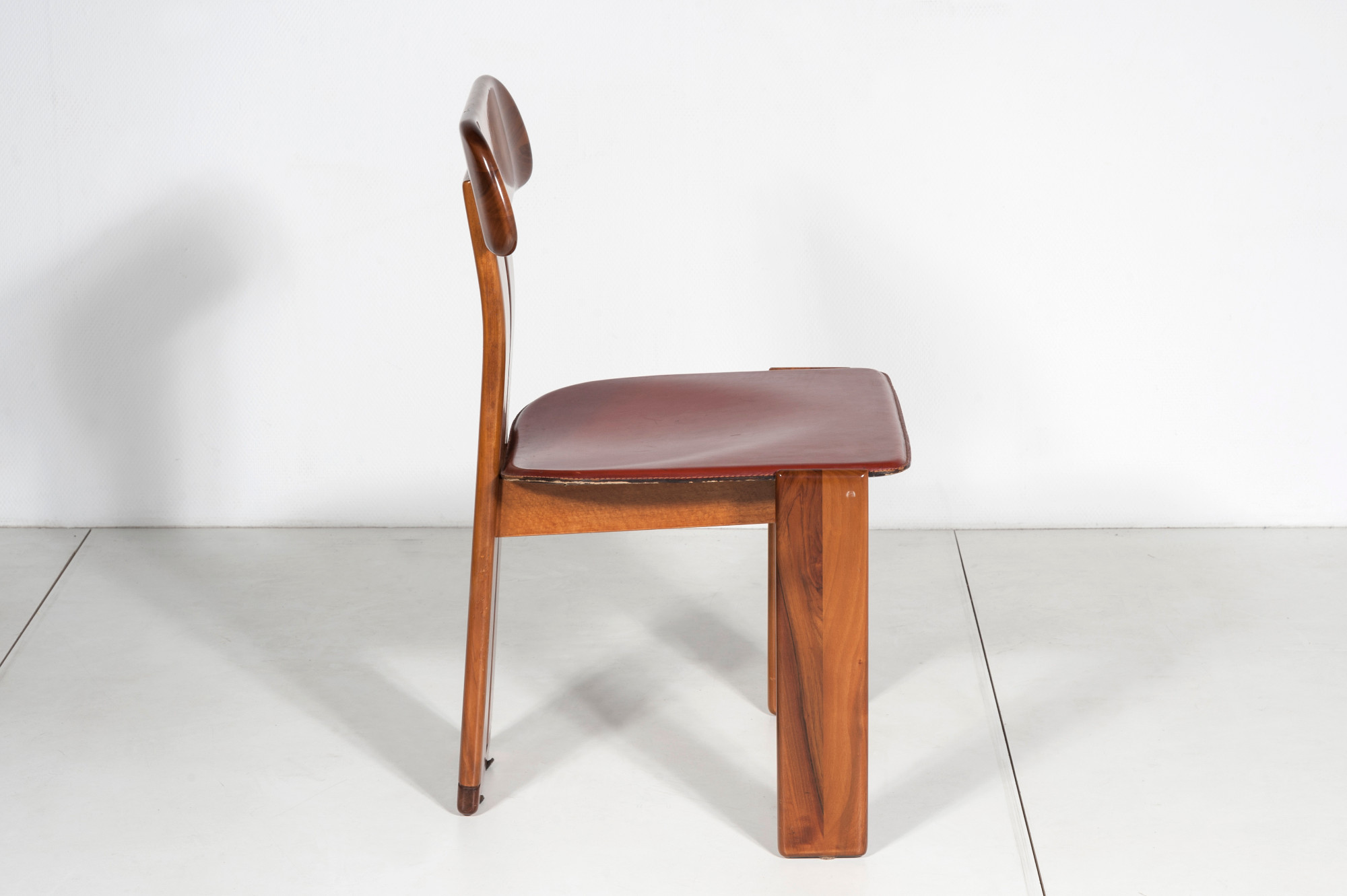 Set of four chair in red leather by Tobia & Afra Scarpa